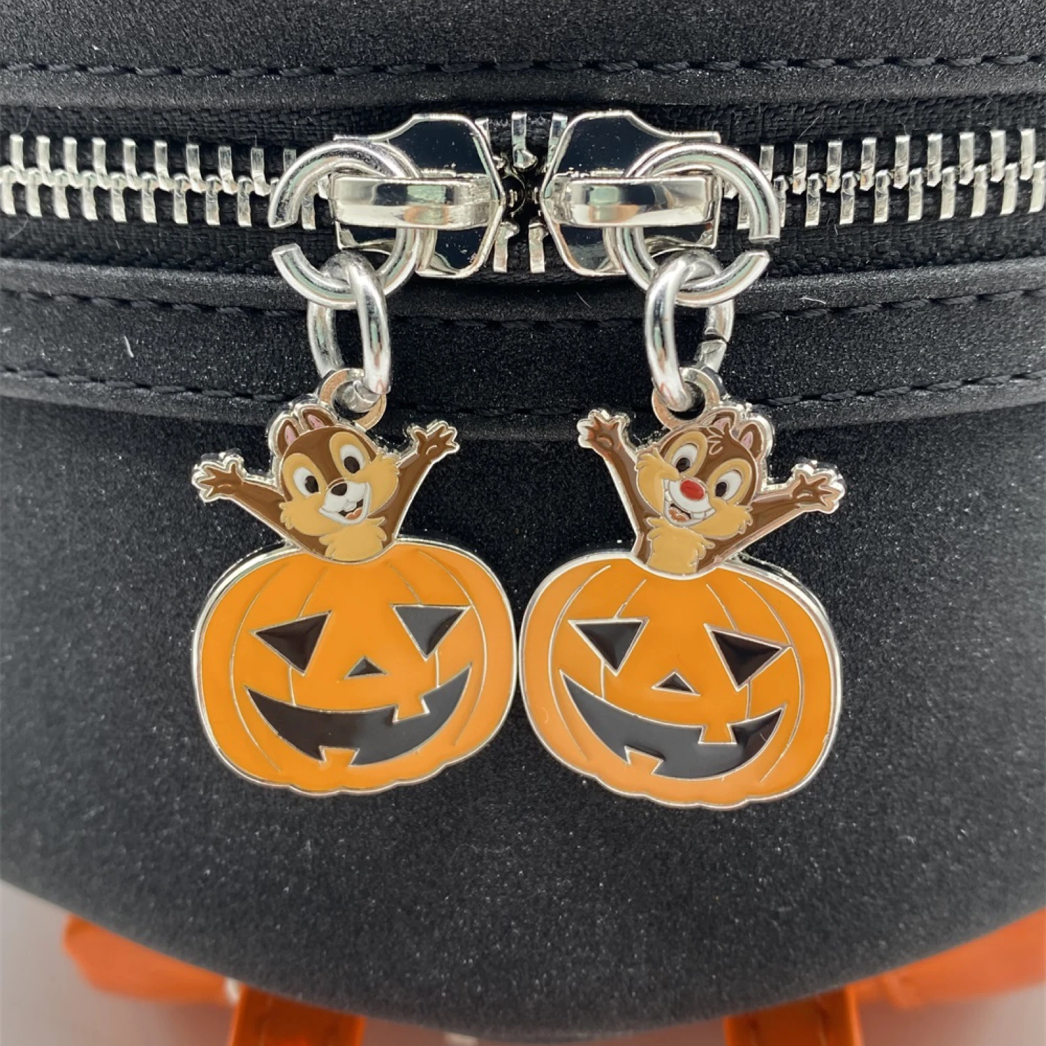 Loungefly Disney Chip N Dale Pumpkin Mini Backpack Exclusive ***PRE-ORDER*** - Image 4